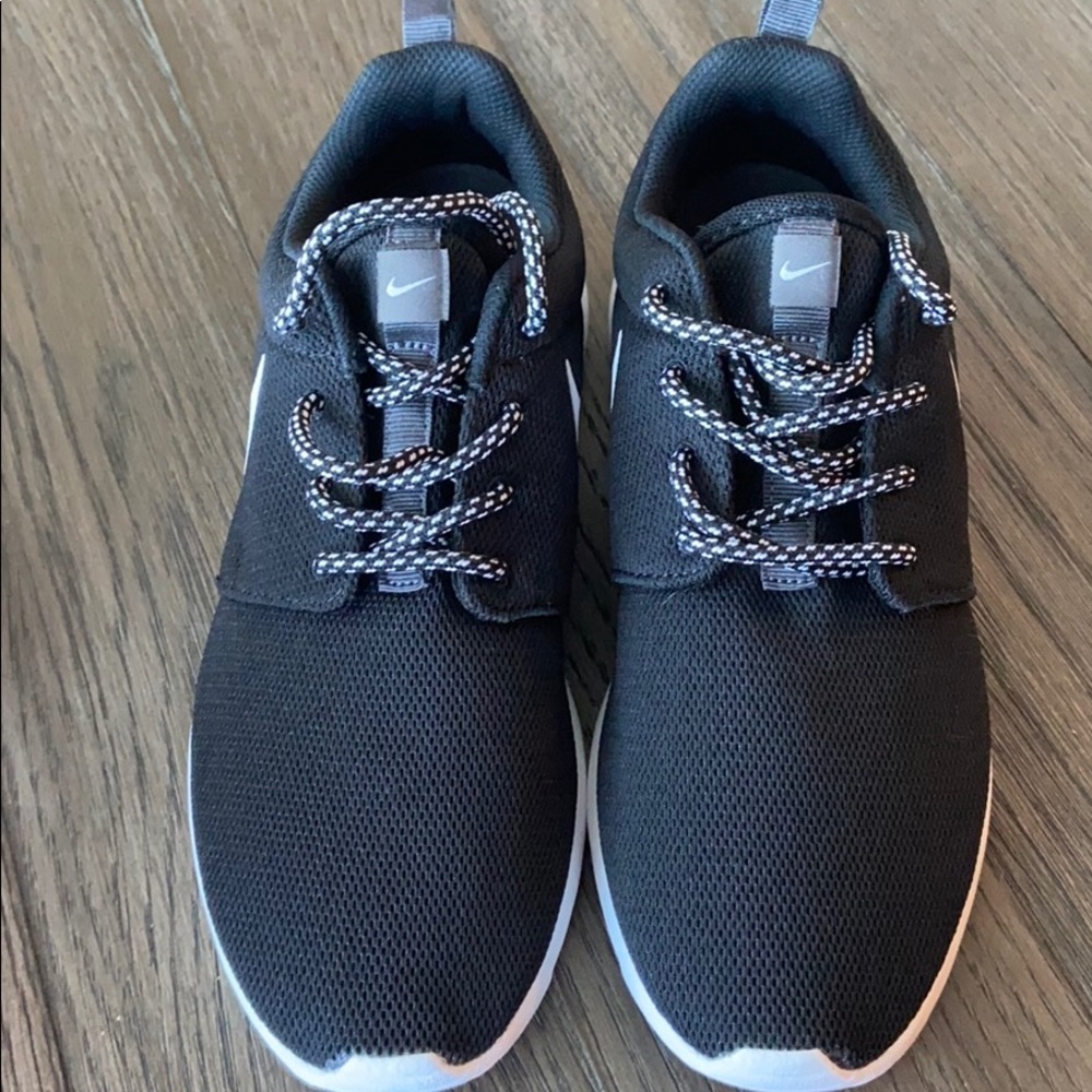 Women’s Nike Air Max Oketo